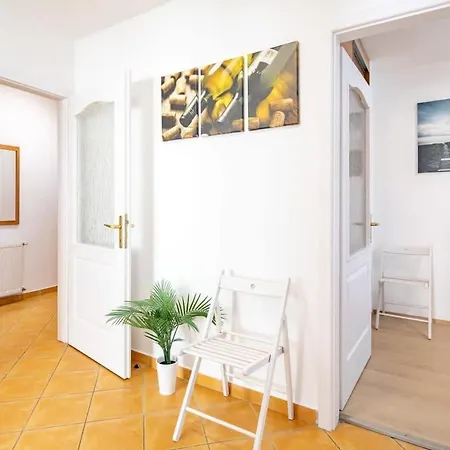 Balcony - Sunny - Cosy Apartment *
