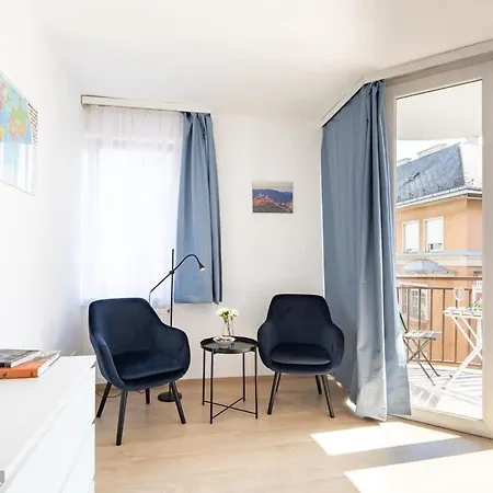 Balcony - Sunny - Cosy 公寓