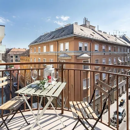 Balcony - Sunny - Cosy *