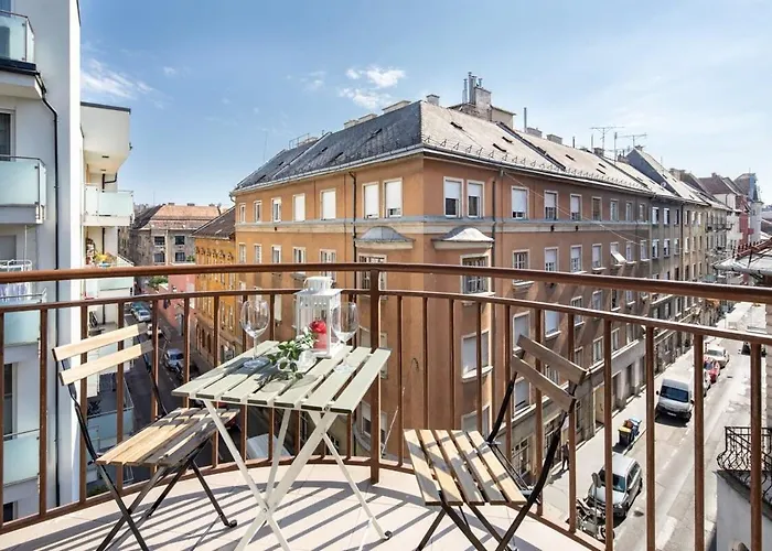 Balcony - Sunny - Cosy *